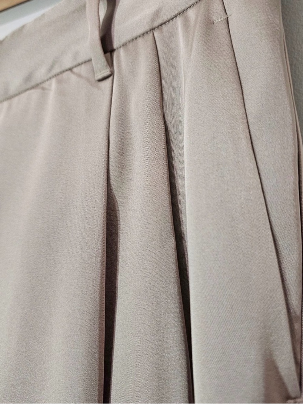Aritzia Effortless Pants in Nomad Taupe Satin Wide Leg Trousers Size 12 - Picture 5 of 10